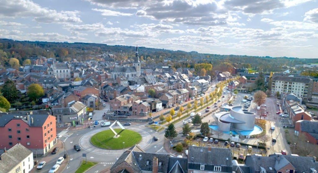Vue aérienne du centre-ville de Marche-en-Famenne