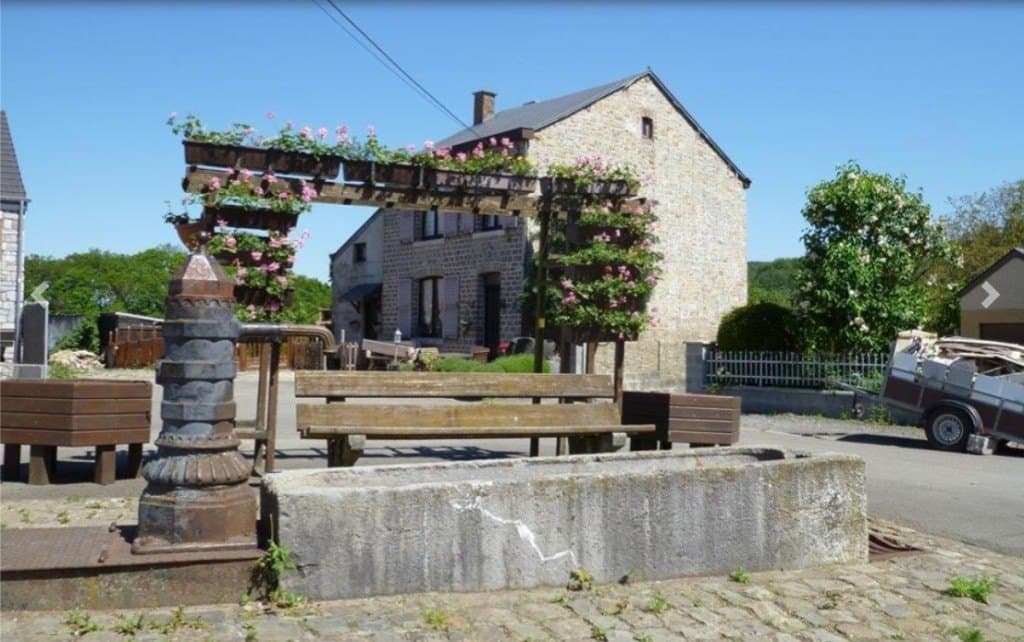 Place du village de Marenne en Famenne