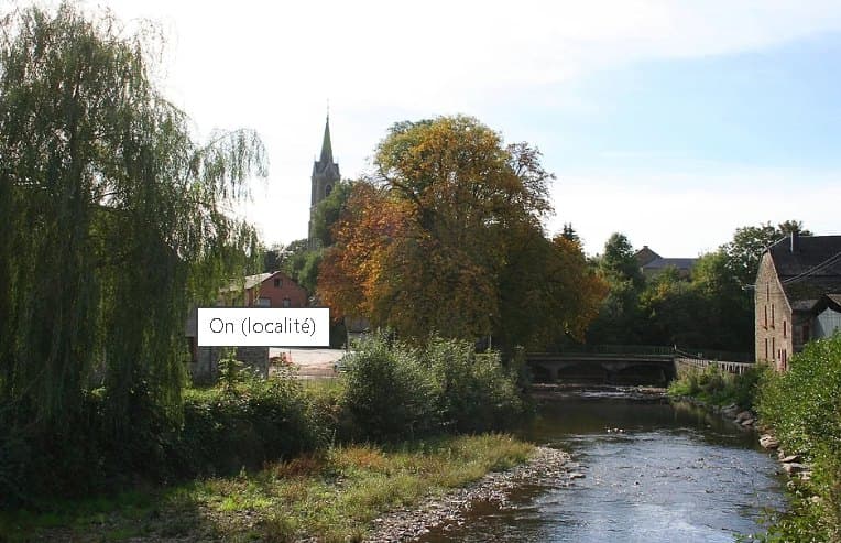 Le village d'On et la rivière Ourthe en Famenne